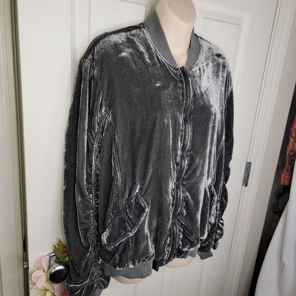 FREE PEOPLE Ruched Velvet Womens Bomber Jacket medium - Picture 5 of 13